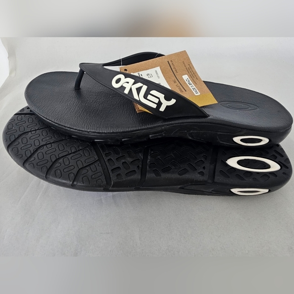 Oakley Men's B1B Flip Flop Water Repellent Contoured Footbed Size 11 in Black - Picture 2 of 5